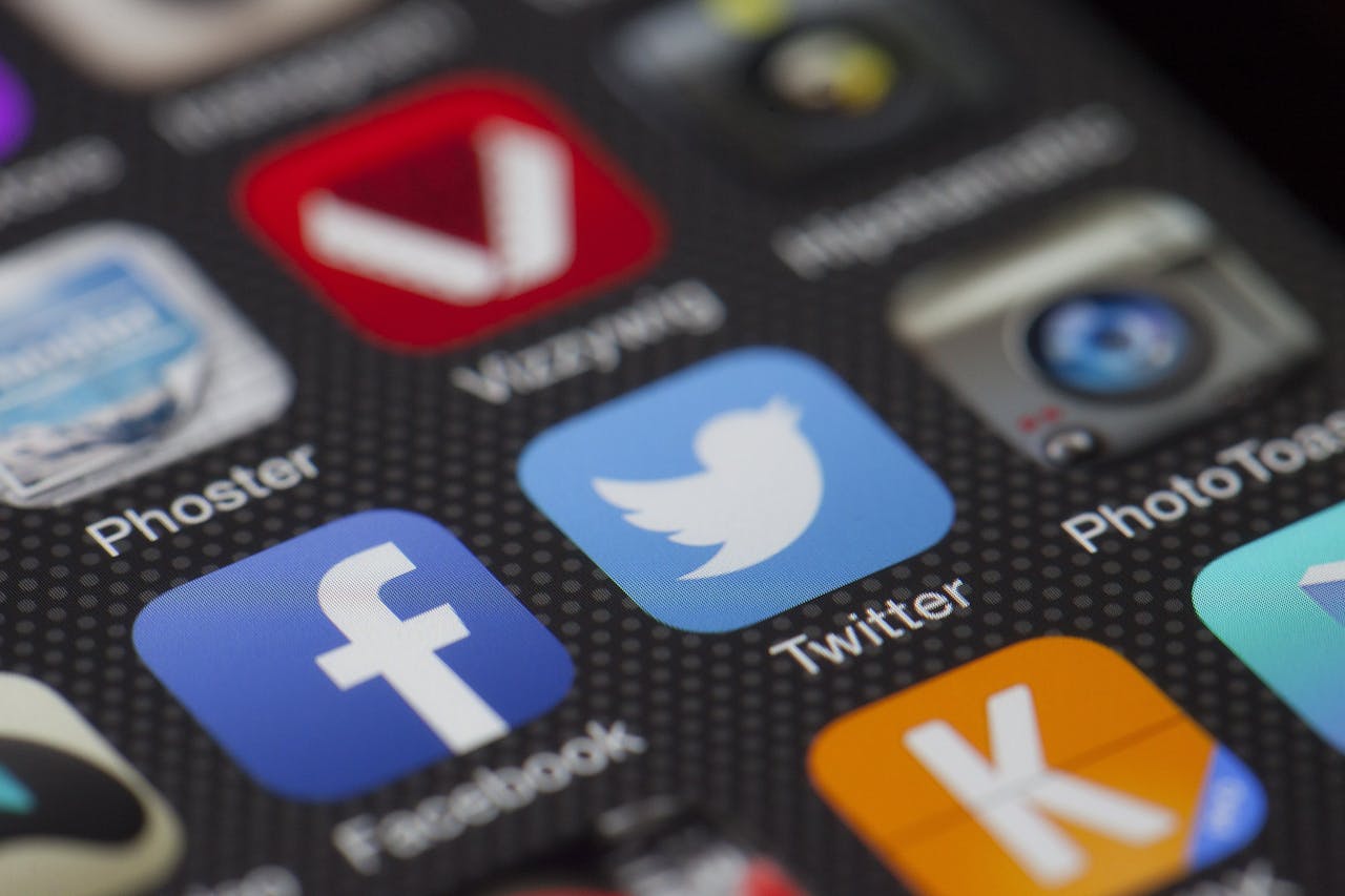 Mastering the First Impression: Your intriguing post title goes here A detailed close-up of social media icons on a smartphone screen, including Facebook and Twitter.